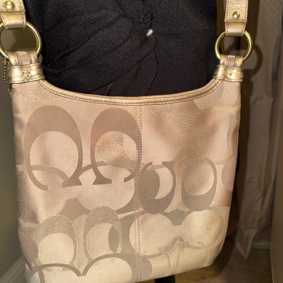 Coach Elegant Beige Designer Shoulder Bag Champagne Gold Straps - Picture 5 of 6